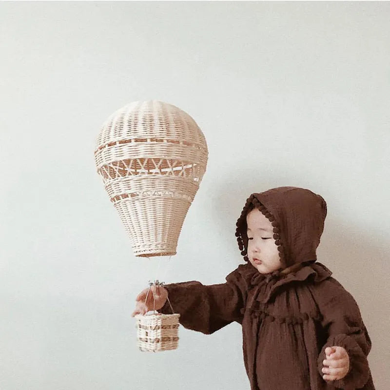 Balão Decorativo em Rattan: Sonhos em Voo